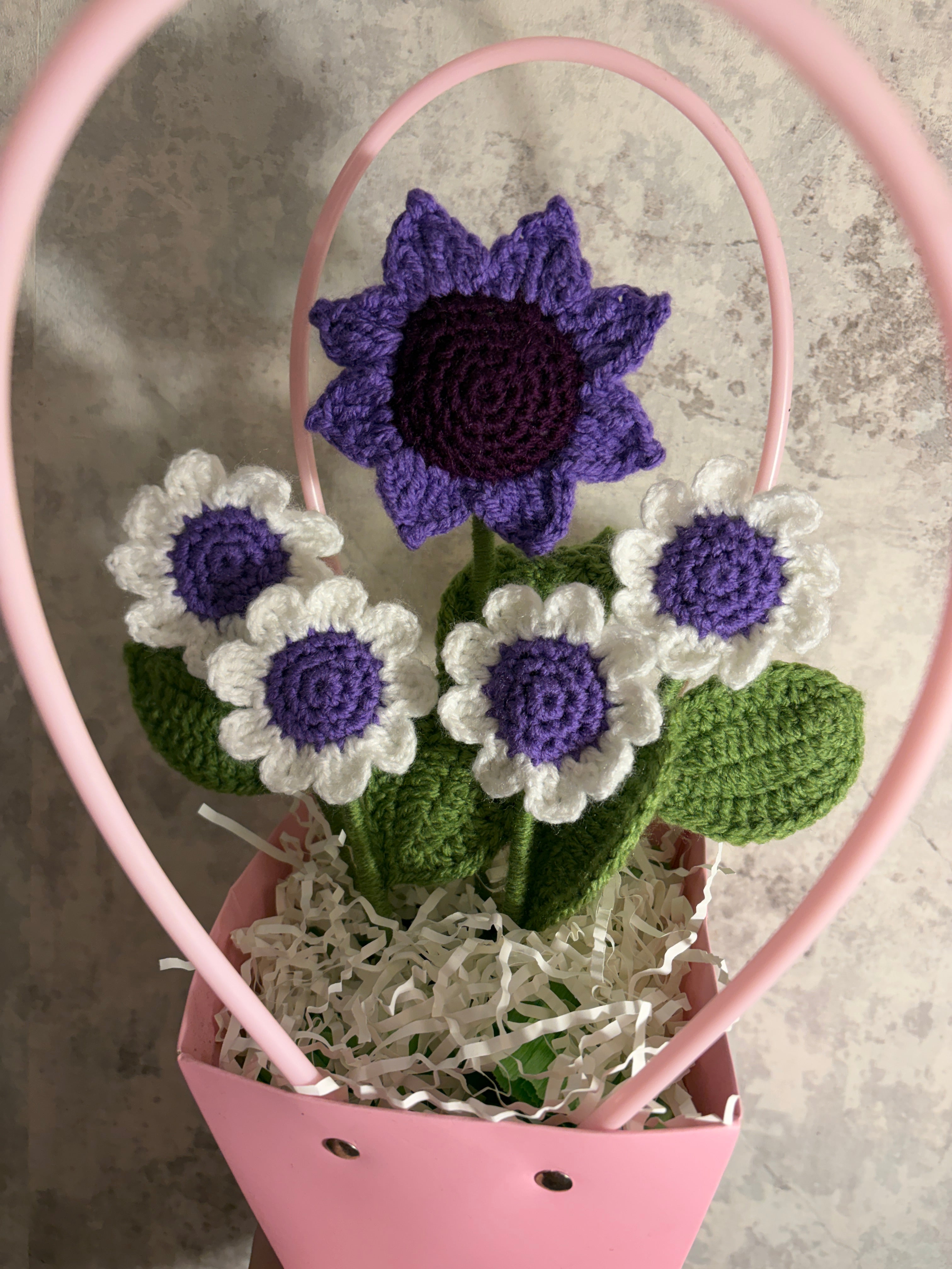 Gentuta cu flori crosetate