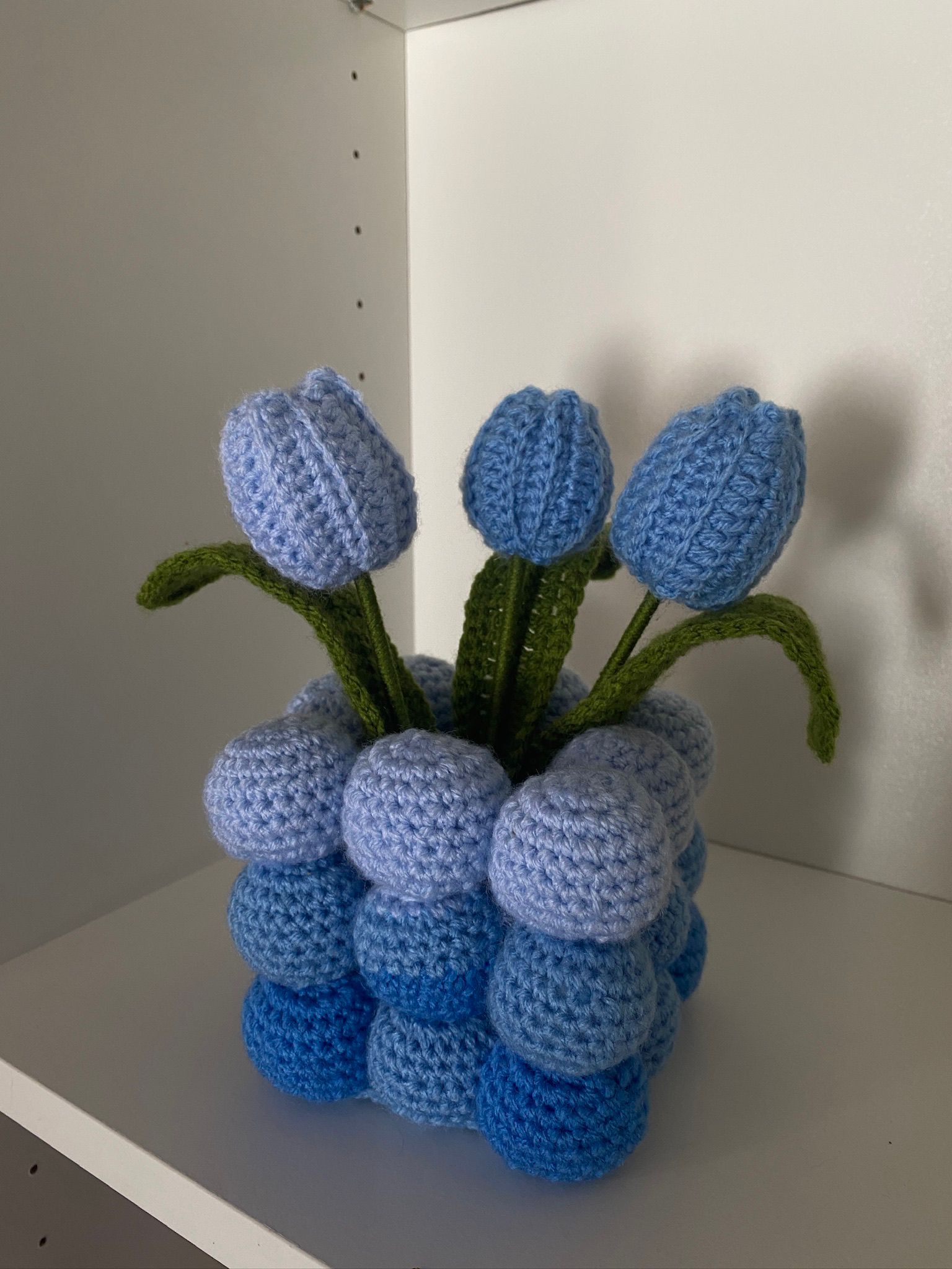 Ghiveci crosetat - Lalele